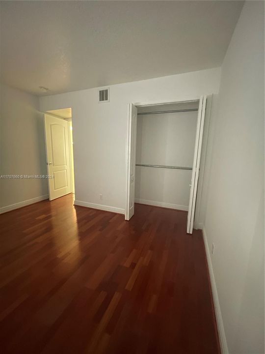 For Sale: $180,000 (2 beds, 2 baths, 1060 Square Feet)