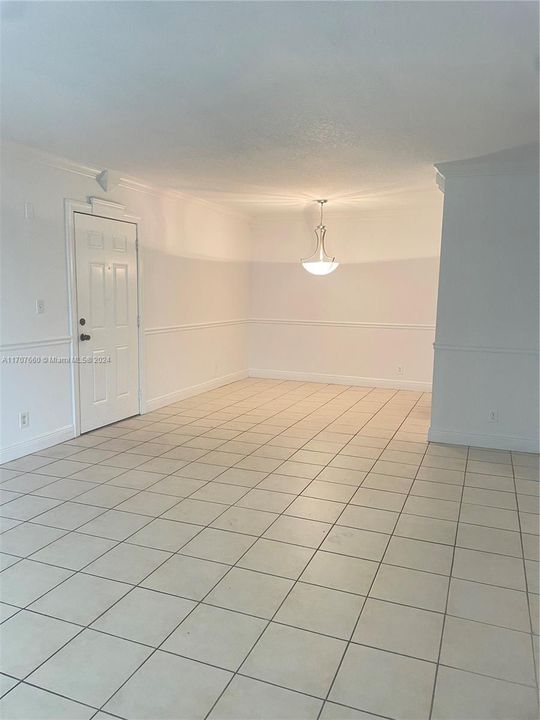 For Sale: $180,000 (2 beds, 2 baths, 1060 Square Feet)