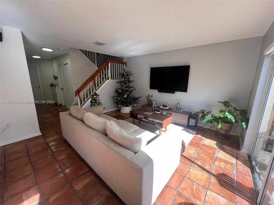 En Venta: $475,000 (2 camas, 2 baños, 1250 Pies cuadrados)