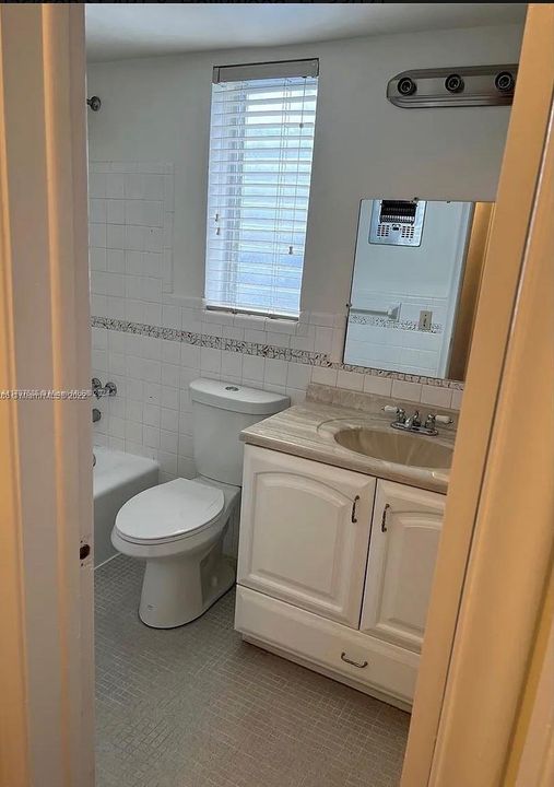 For Sale: $150,000 (1 beds, 1 baths, 672 Square Feet)