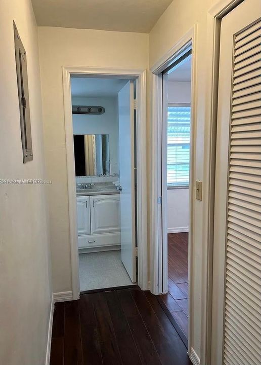 For Sale: $150,000 (1 beds, 1 baths, 672 Square Feet)