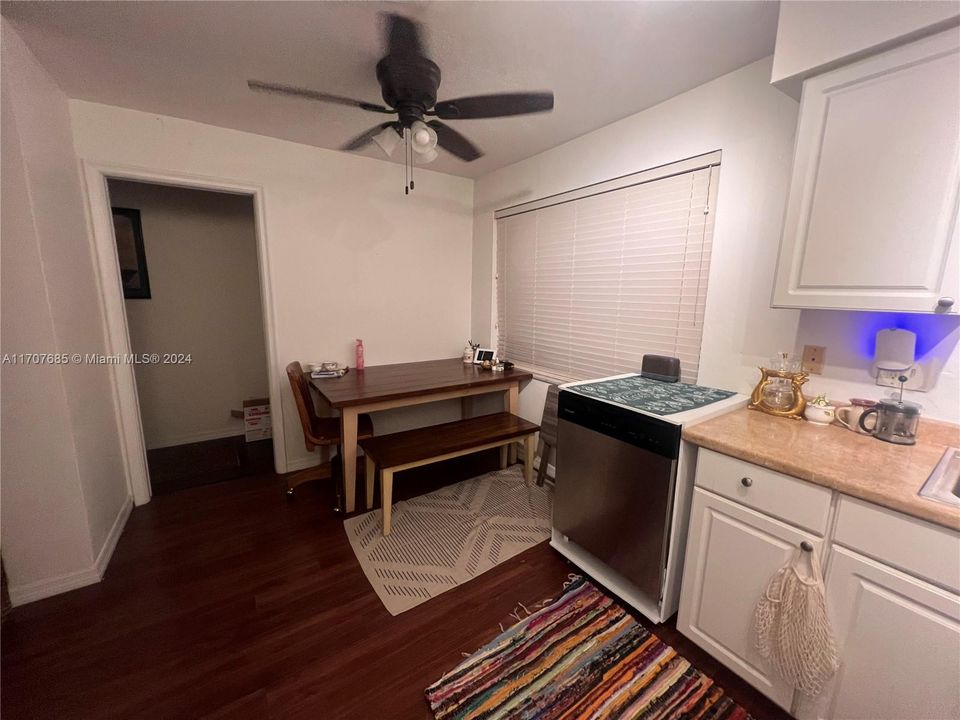 For Sale: $150,000 (1 beds, 1 baths, 672 Square Feet)