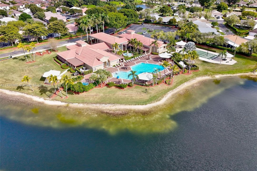 CLUBHOUSE ON LAKE