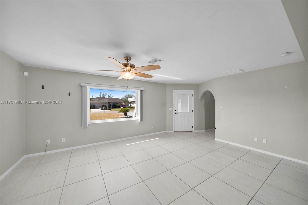 For Sale: $375,000 (3 beds, 2 baths, 1698 Square Feet)