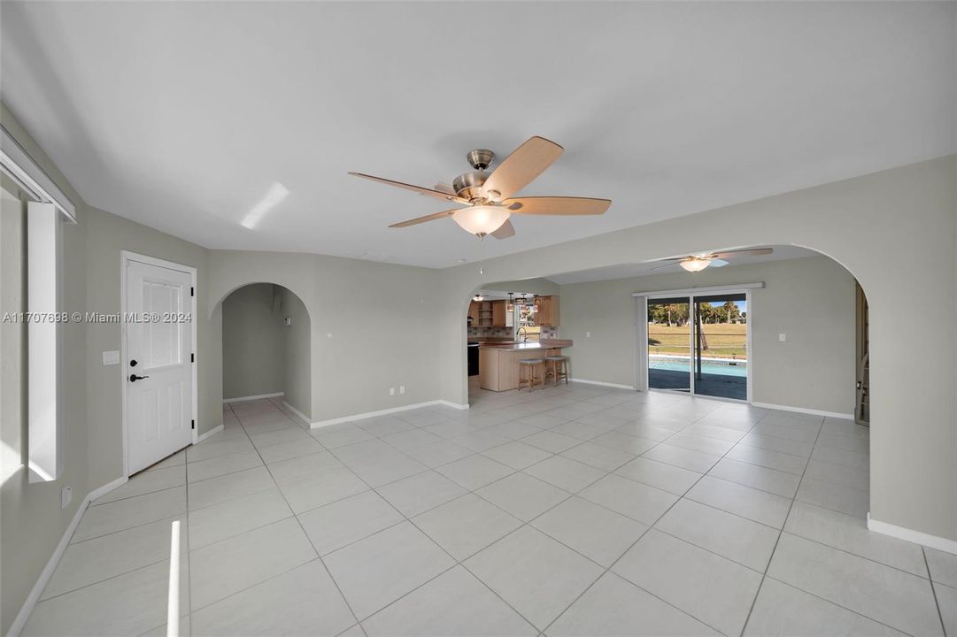 For Sale: $375,000 (3 beds, 2 baths, 1698 Square Feet)