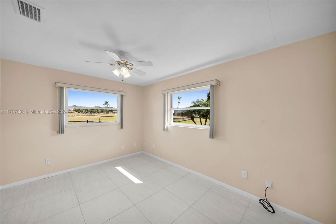 For Sale: $375,000 (3 beds, 2 baths, 1698 Square Feet)