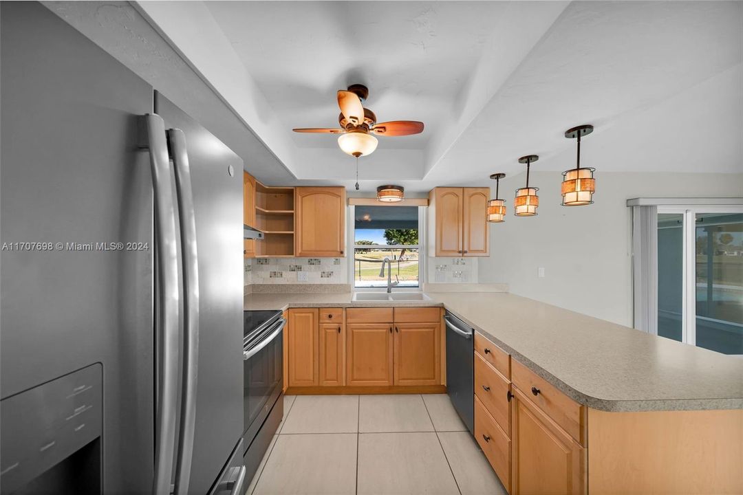 For Sale: $375,000 (3 beds, 2 baths, 1698 Square Feet)