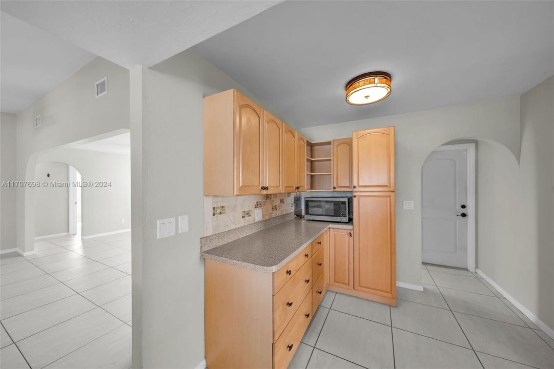 For Sale: $375,000 (3 beds, 2 baths, 1698 Square Feet)