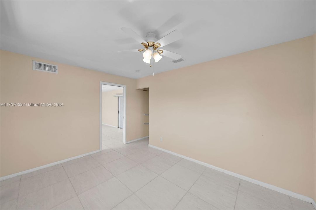 For Sale: $375,000 (3 beds, 2 baths, 1698 Square Feet)