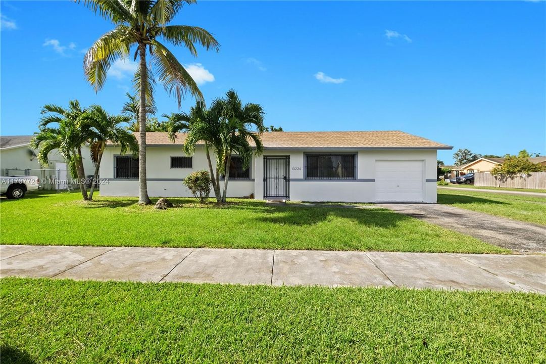 For Sale: $569,000 (3 beds, 2 baths, 1294 Square Feet)