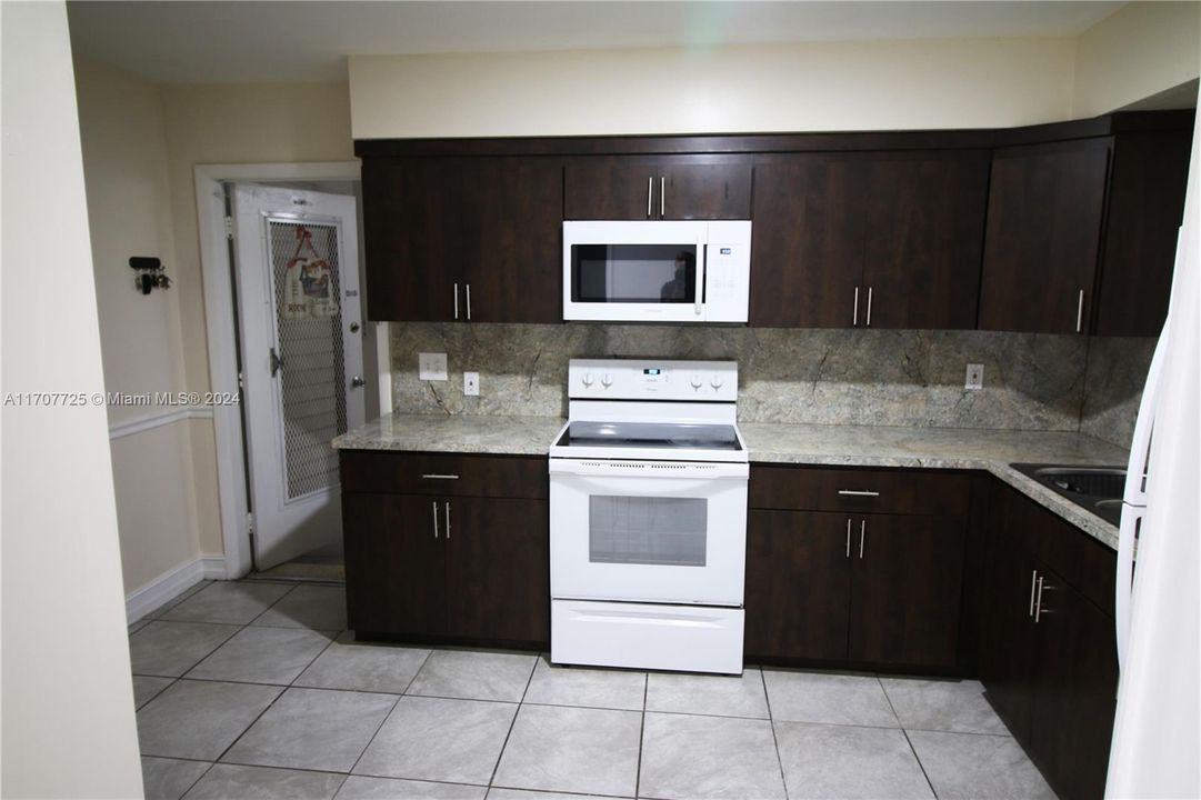 En Venta: $3,700 (3 camas, 1 baños, 1310 Pies cuadrados)