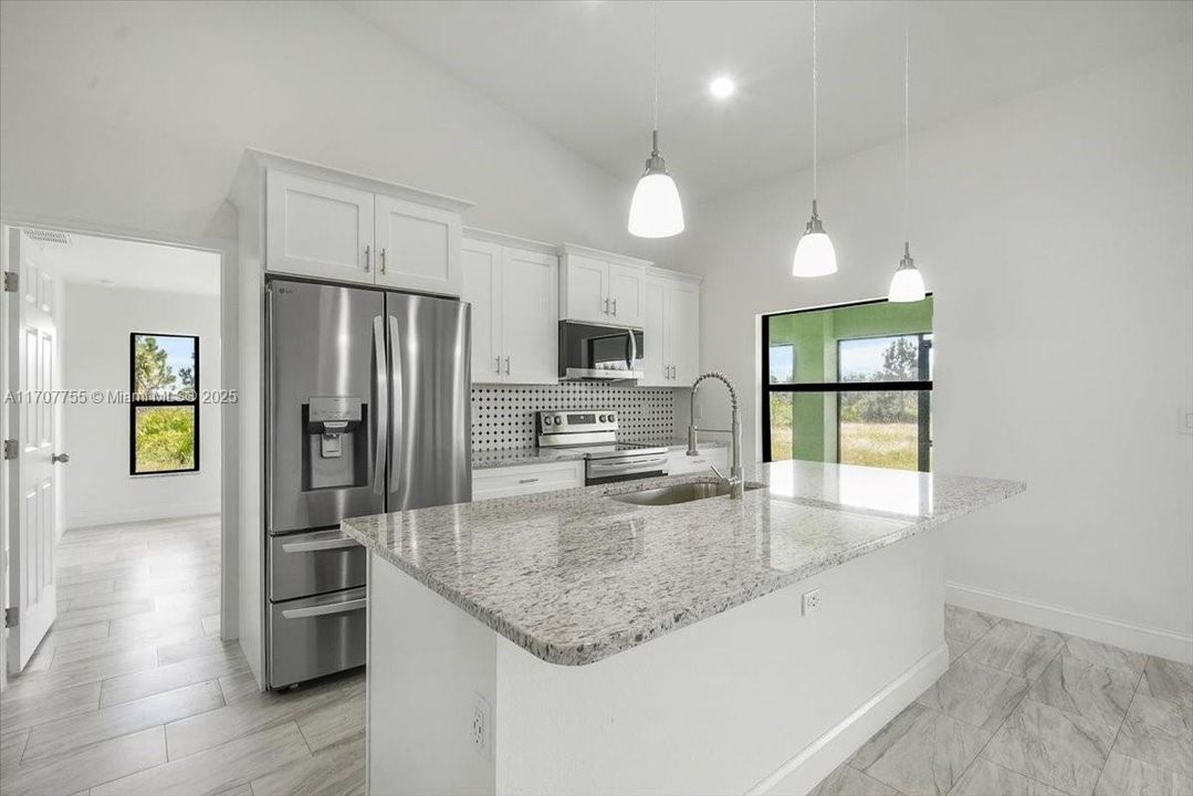 For Sale: $465,000 (3 beds, 3 baths, 1637 Square Feet)