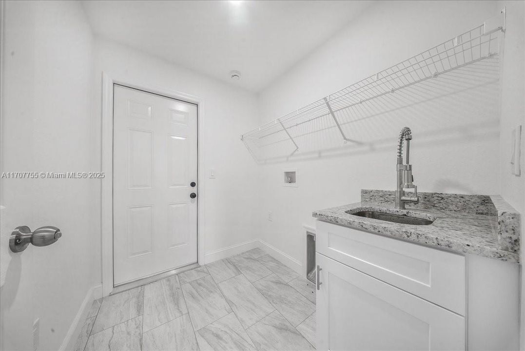 For Sale: $465,000 (3 beds, 3 baths, 1637 Square Feet)