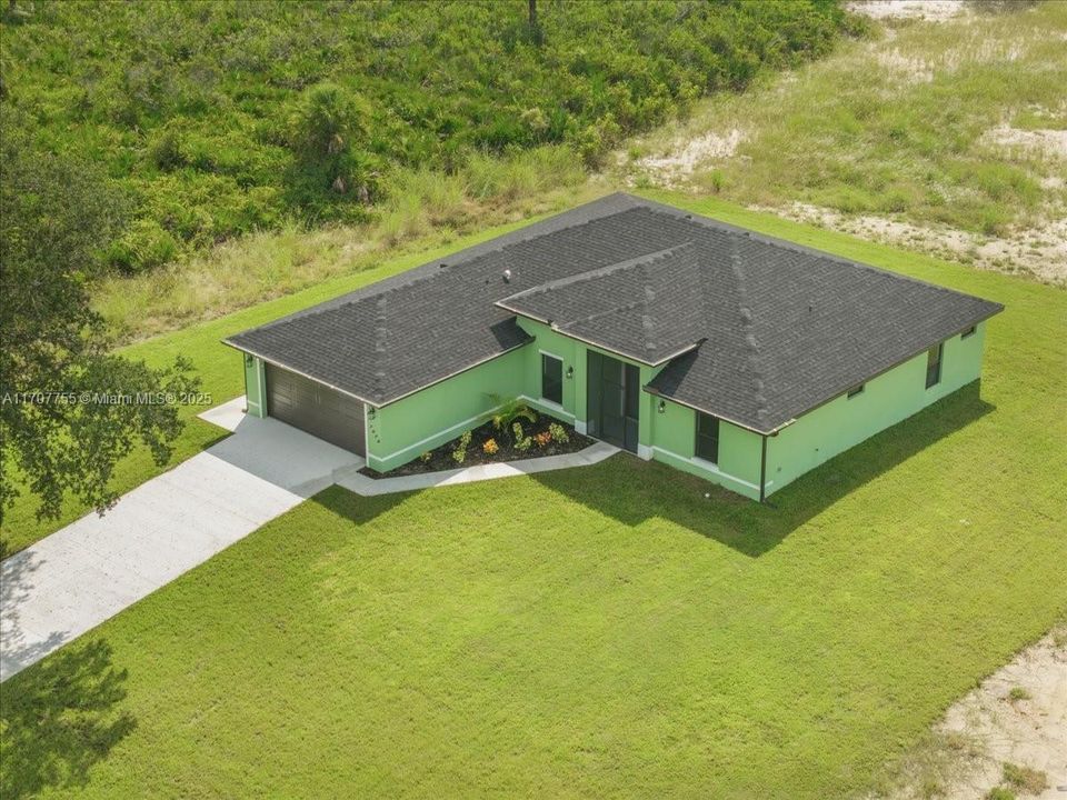 For Sale: $465,000 (3 beds, 3 baths, 1637 Square Feet)