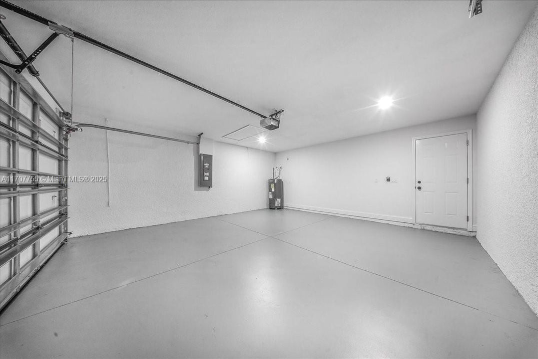 For Sale: $465,000 (3 beds, 3 baths, 1637 Square Feet)