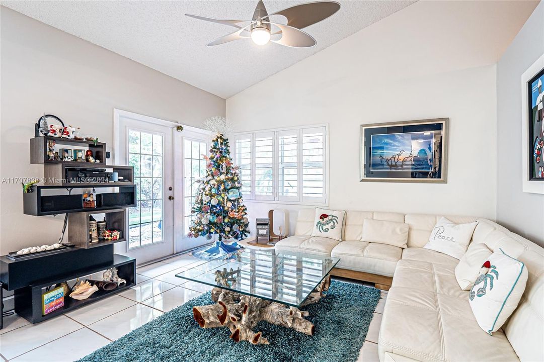 For Sale: $589,000 (3 beds, 2 baths, 1318 Square Feet)