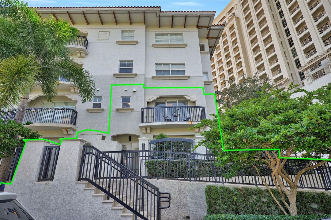 Two story condo in heart of Gables