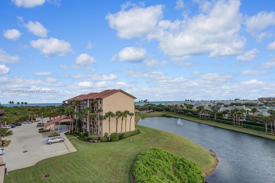 For Sale: $895,000 (2 beds, 2 baths, 1385 Square Feet)