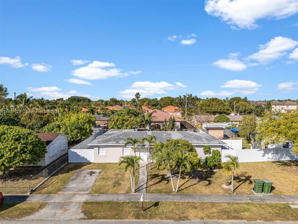 For Sale: $490,000 (4 beds, 2 baths, 1425 Square Feet)