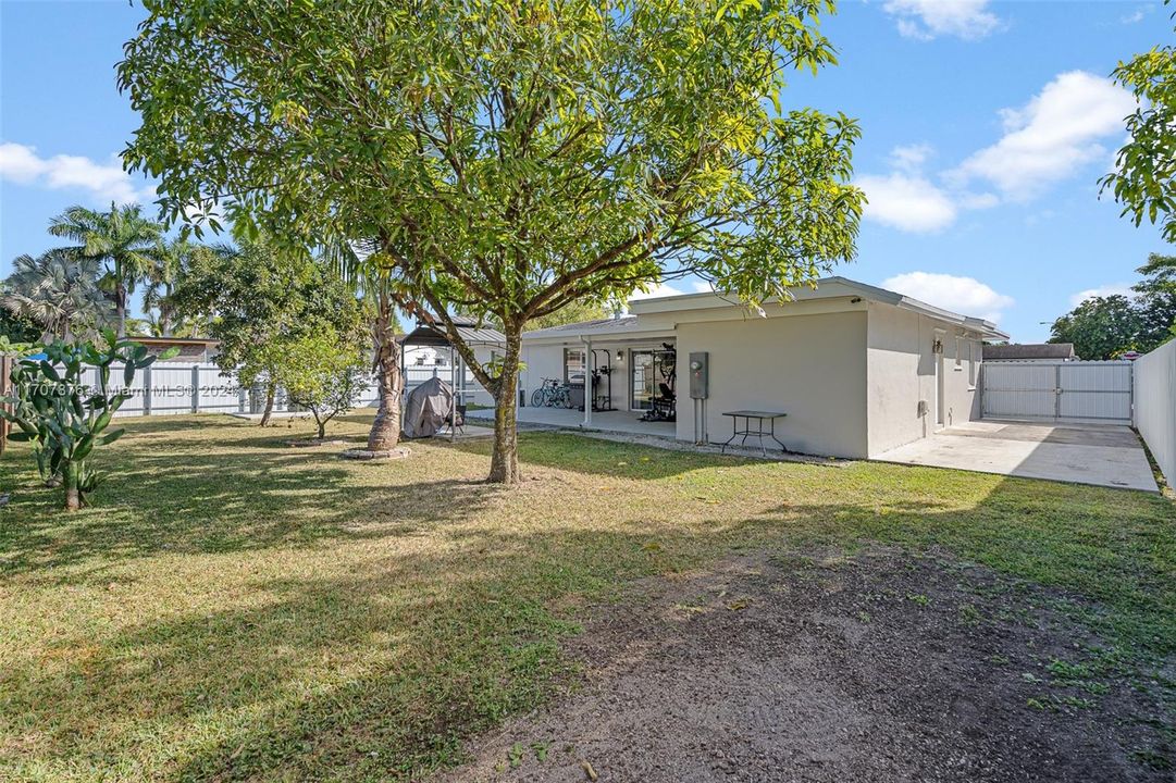 For Sale: $490,000 (4 beds, 2 baths, 1425 Square Feet)