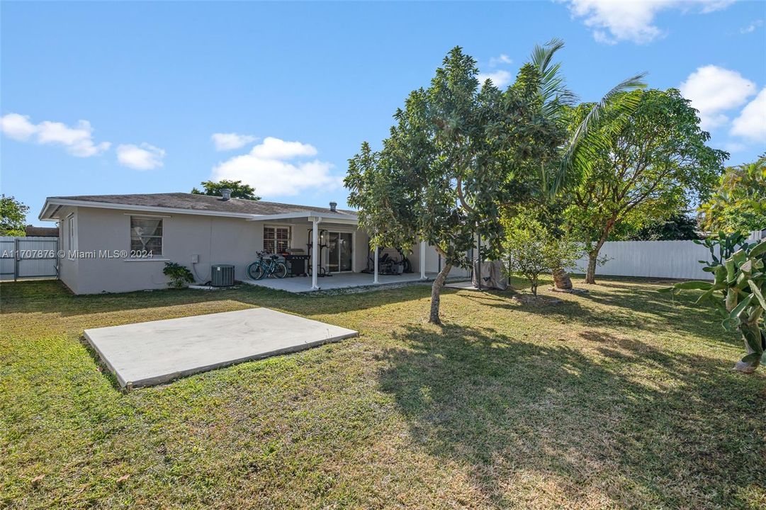 For Sale: $490,000 (4 beds, 2 baths, 1425 Square Feet)