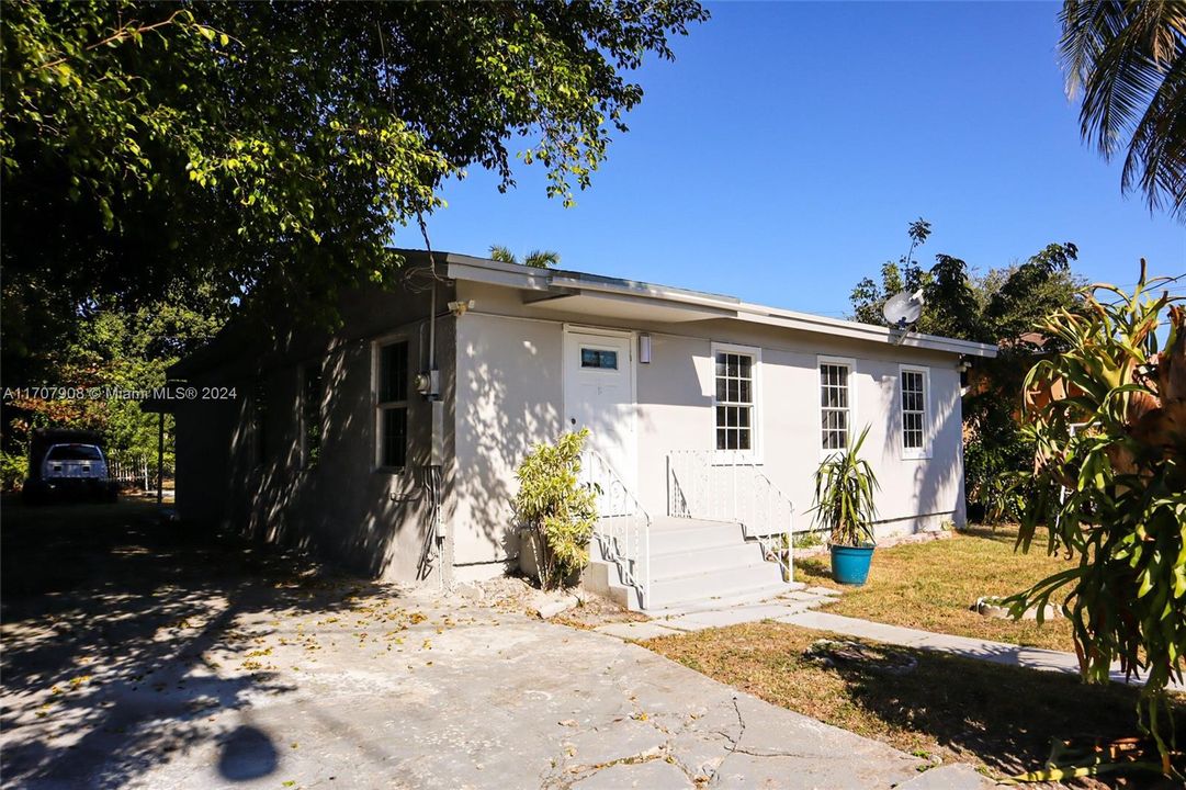 For Sale: $495,000 (3 beds, 2 baths, 1287 Square Feet)