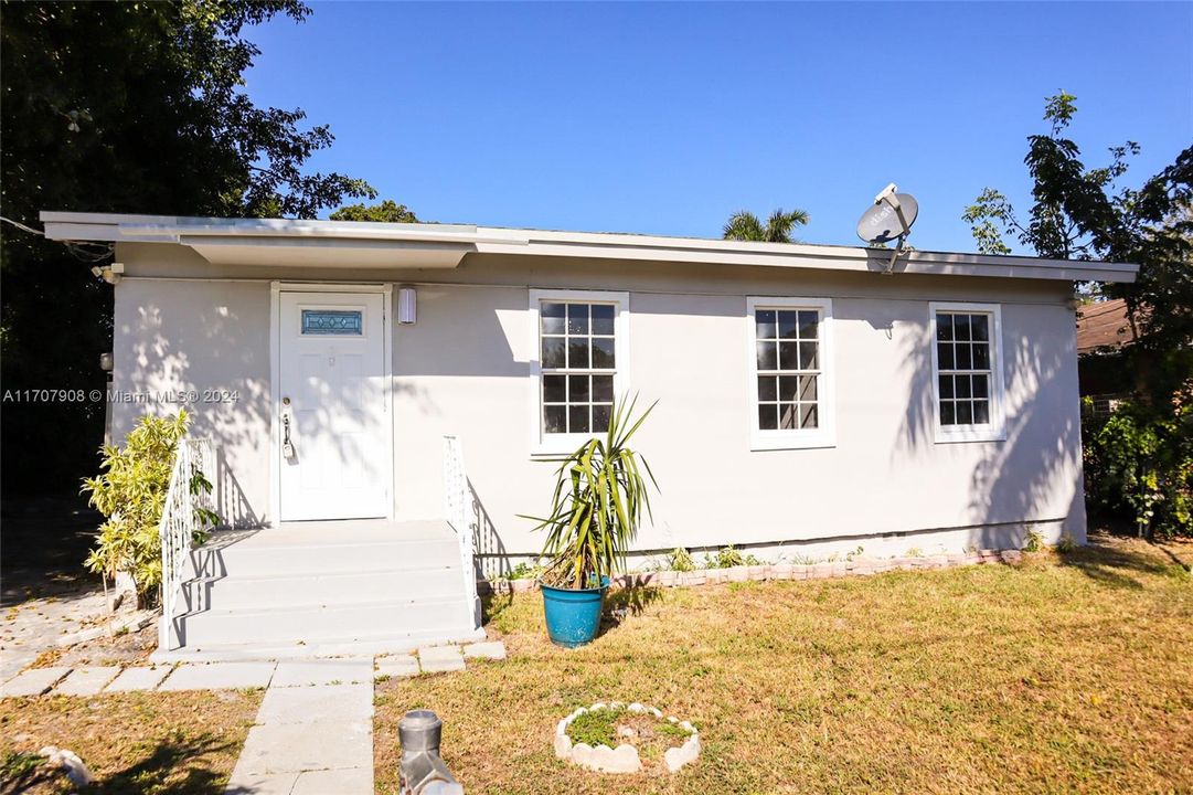 For Sale: $495,000 (3 beds, 2 baths, 1287 Square Feet)