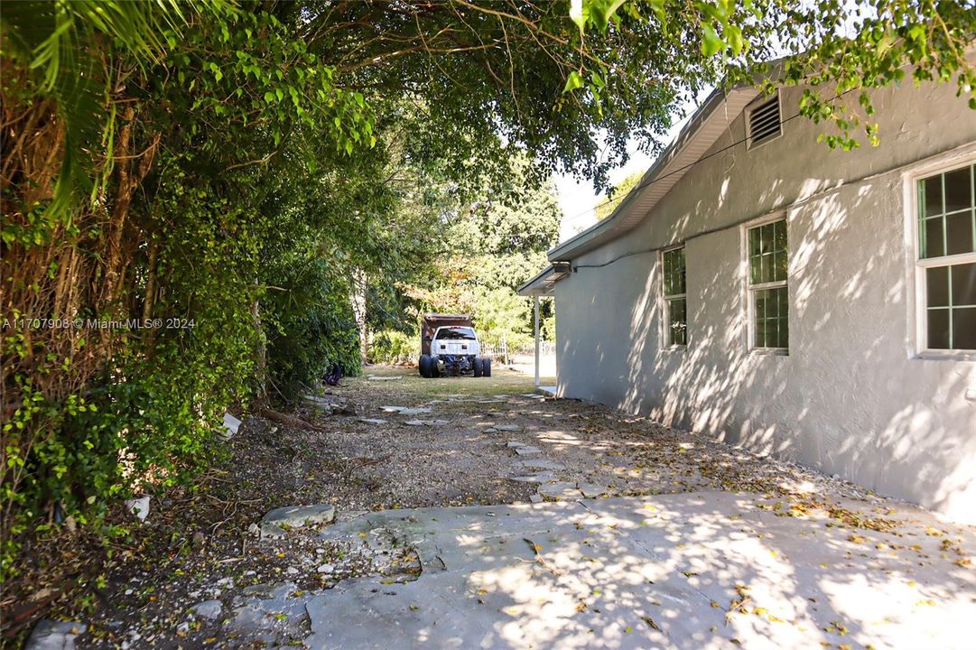 For Sale: $495,000 (3 beds, 2 baths, 1287 Square Feet)