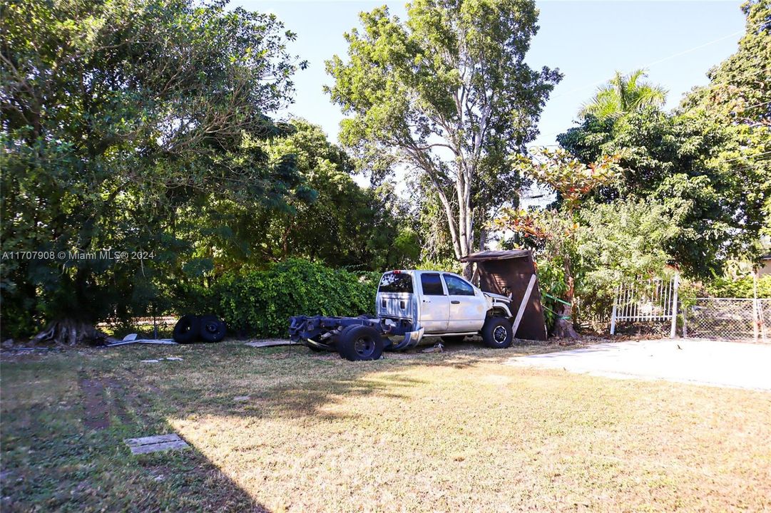 For Sale: $495,000 (3 beds, 2 baths, 1287 Square Feet)