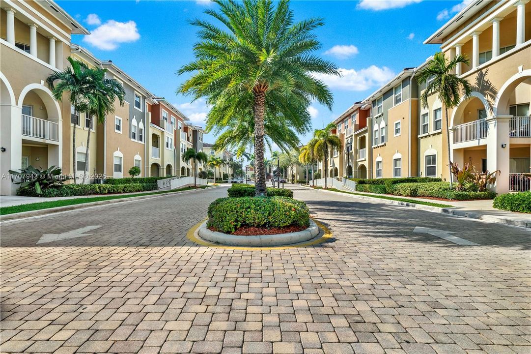 For Sale: $450,000 (3 beds, 2 baths, 1503 Square Feet)