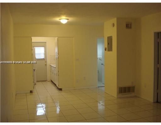 For Rent: $2,200 (2 beds, 2 baths, 750 Square Feet)