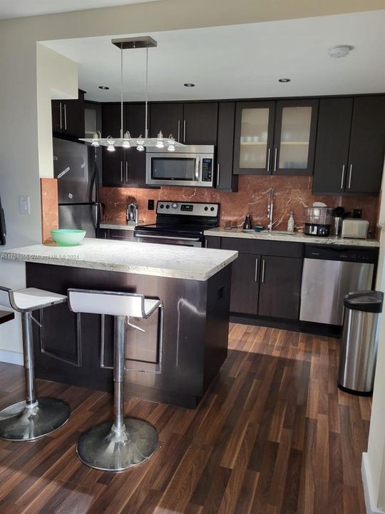 For Sale: $379,000 (1 beds, 1 baths, 770 Square Feet)