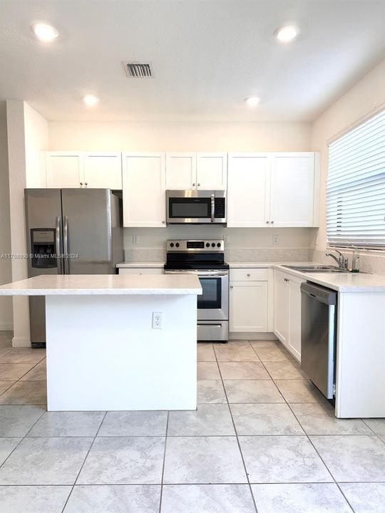 For Rent: $2,750 (3 beds, 3 baths, 1326 Square Feet)