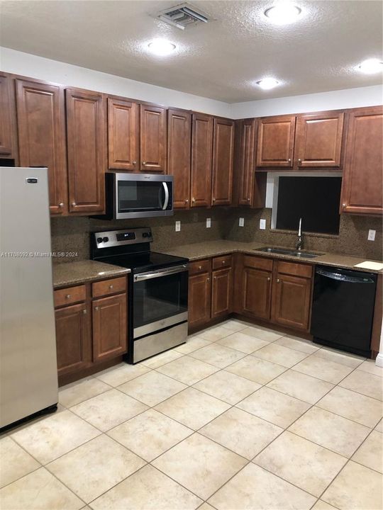 For Rent: $3,000 (3 beds, 2 baths, 2237 Square Feet)