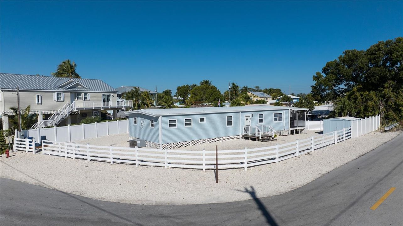 For Sale: $850,000 (4 beds, 2 baths, 1392 Square Feet)