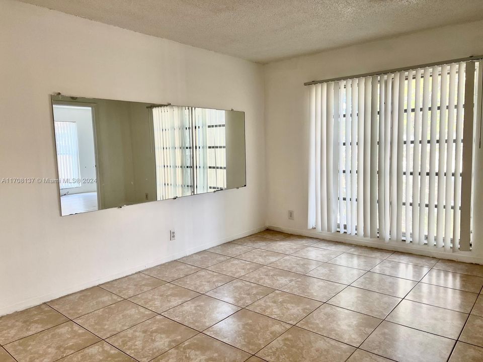 For Rent: $2,099 (3 beds, 2 baths, 1167 Square Feet)