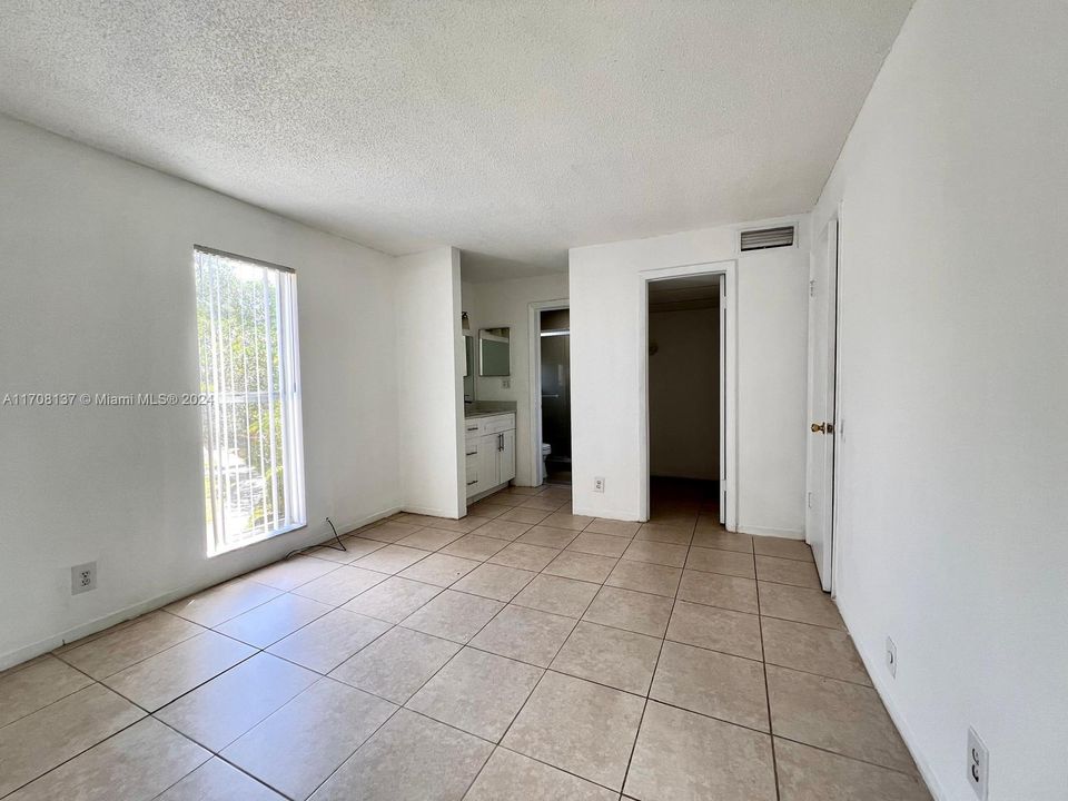 For Rent: $2,099 (3 beds, 2 baths, 1167 Square Feet)