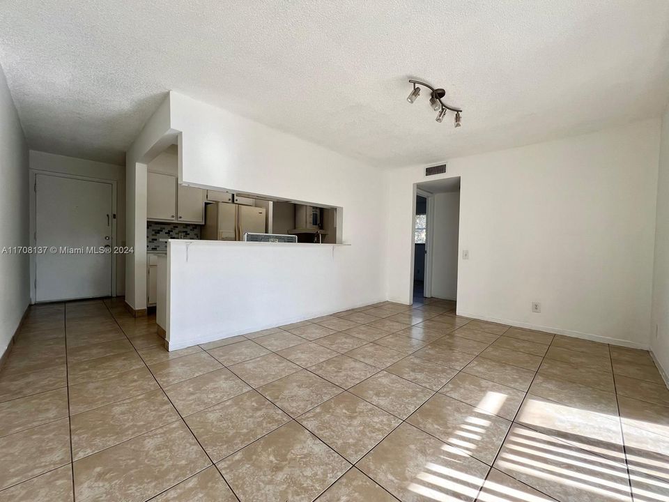 For Rent: $2,099 (3 beds, 2 baths, 1167 Square Feet)