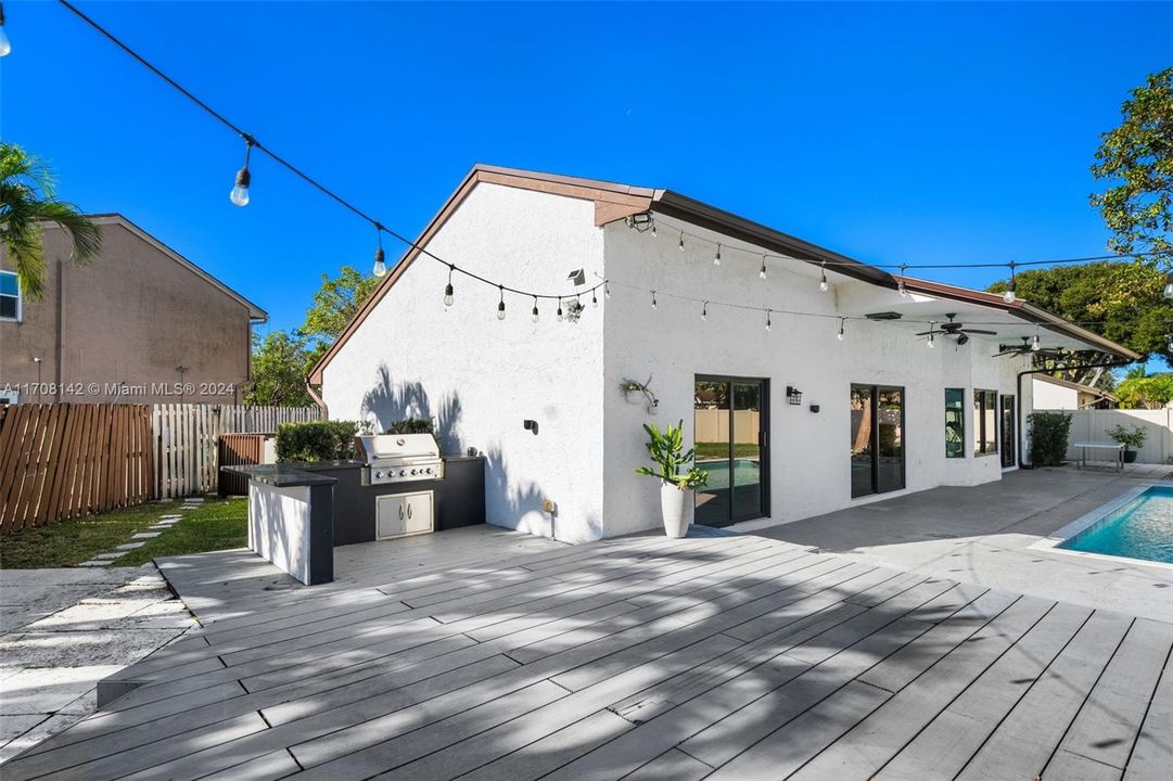 For Sale: $845,000 (3 beds, 2 baths, 2111 Square Feet)