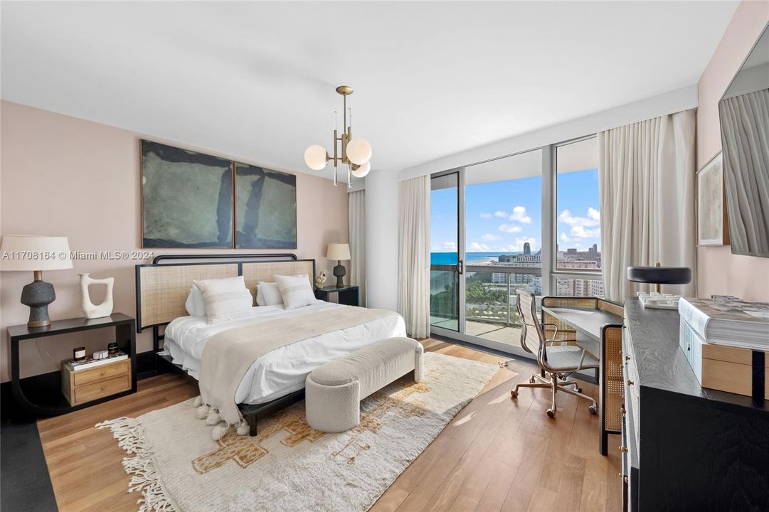 For Sale: $4,950,000 (2 beds, 2 baths, 1316 Square Feet)