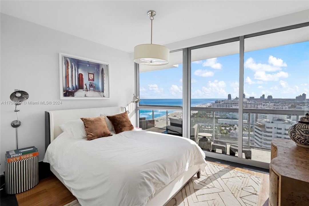 For Sale: $4,950,000 (2 beds, 2 baths, 1316 Square Feet)