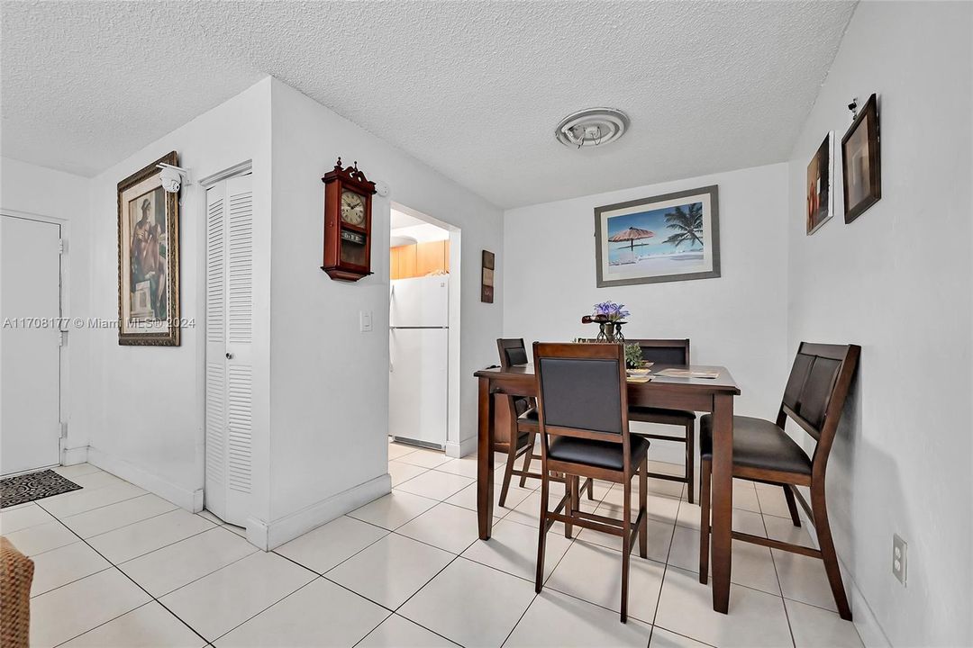 For Sale: $144,900 (1 beds, 2 baths, 691 Square Feet)