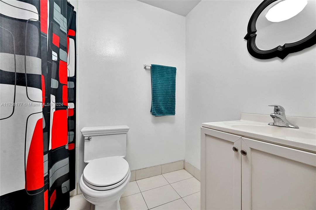 For Sale: $144,900 (1 beds, 2 baths, 691 Square Feet)