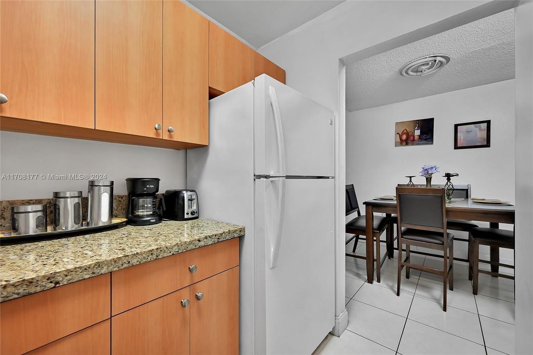 For Sale: $144,900 (1 beds, 2 baths, 691 Square Feet)