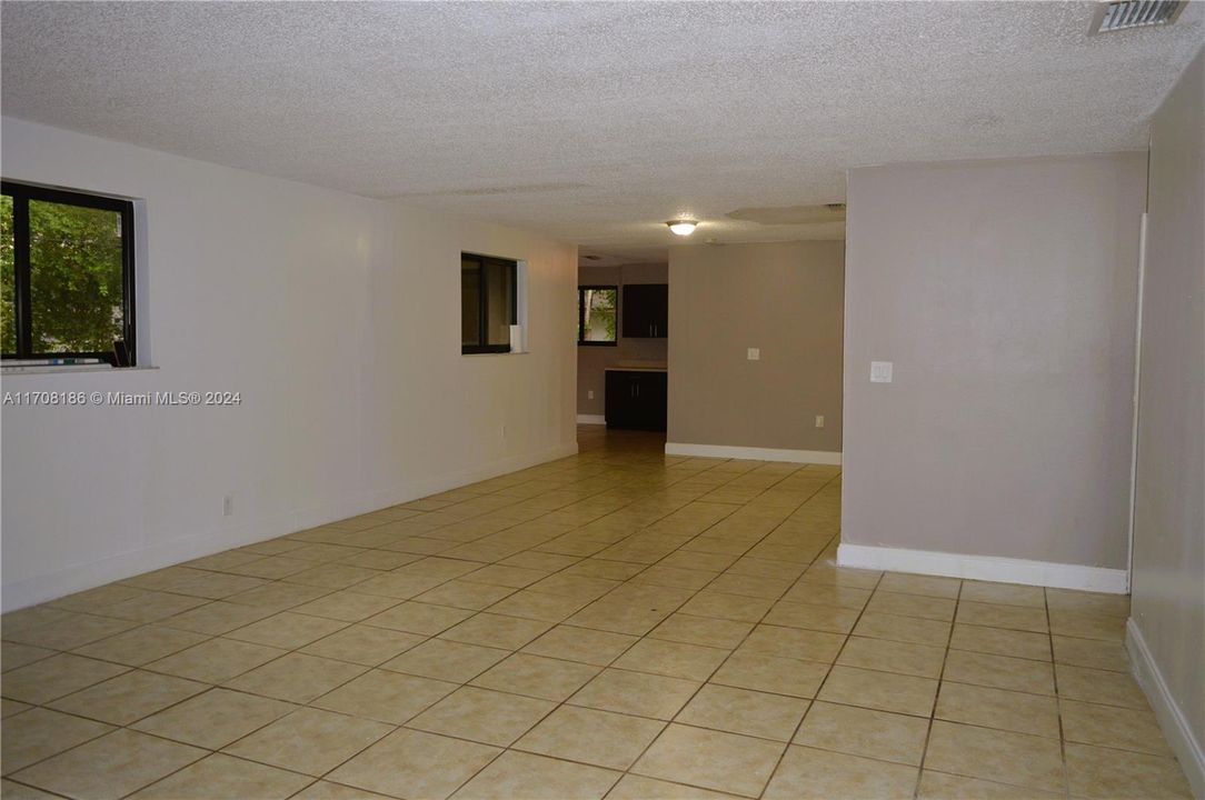 For Rent: $3,400 (3 beds, 2 baths, 1430 Square Feet)