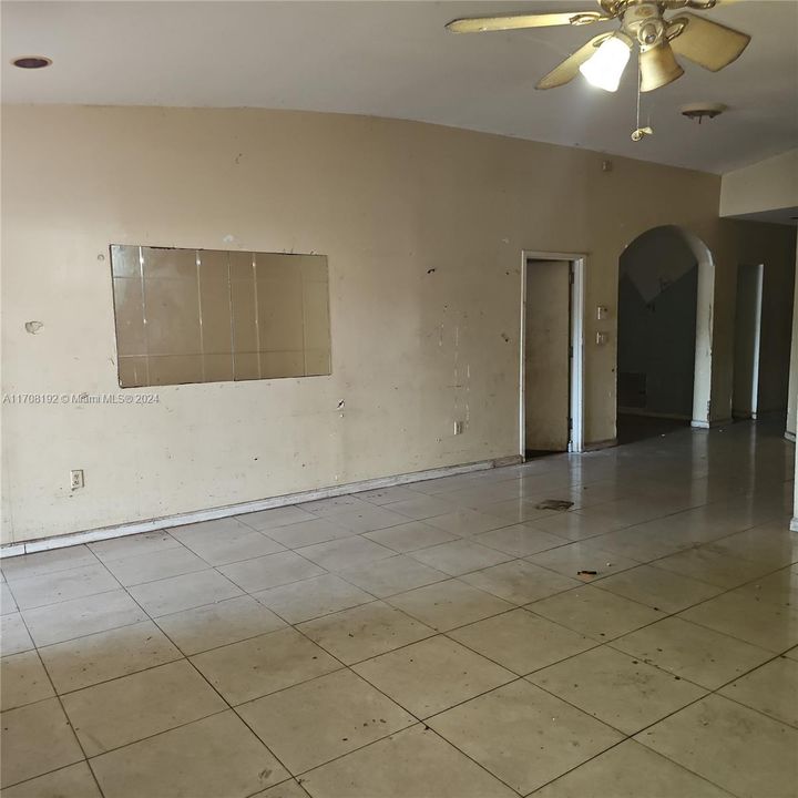 For Sale: $324,900 (3 beds, 2 baths, 1570 Square Feet)