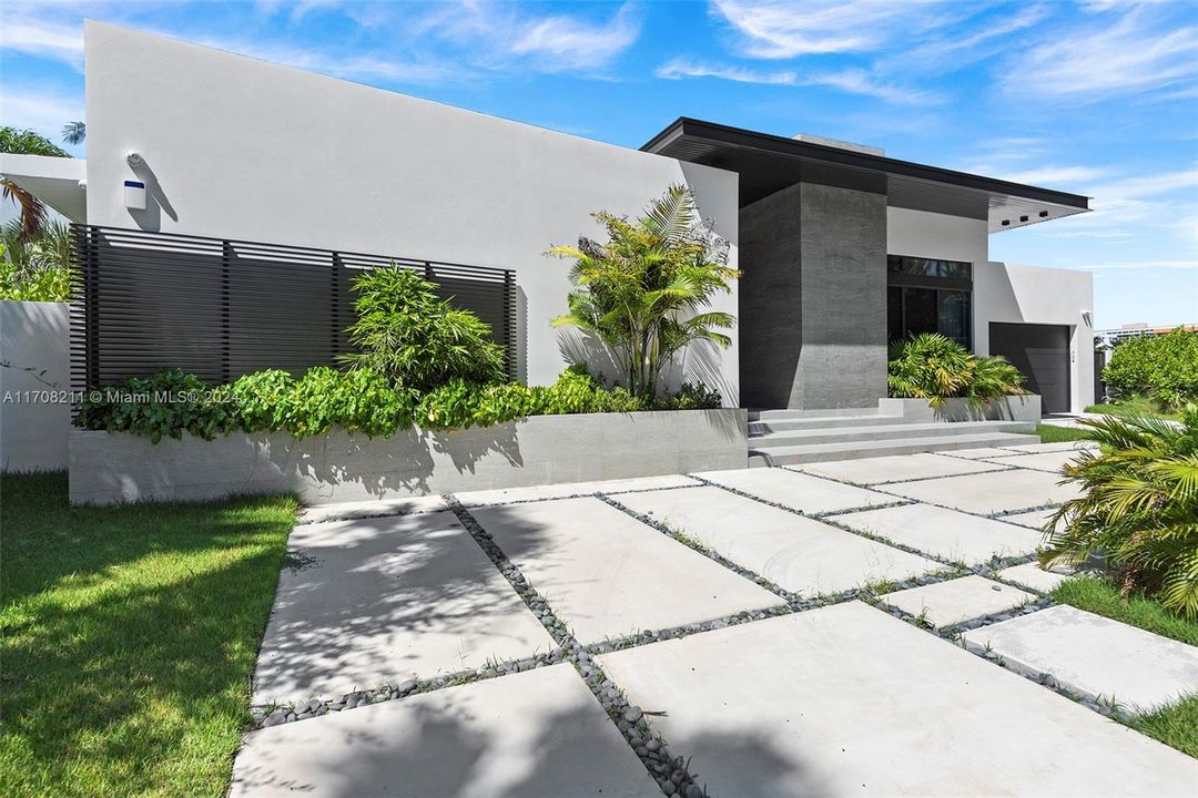 For Sale: $9,975,000 (6 beds, 9 baths, 5457 Square Feet)