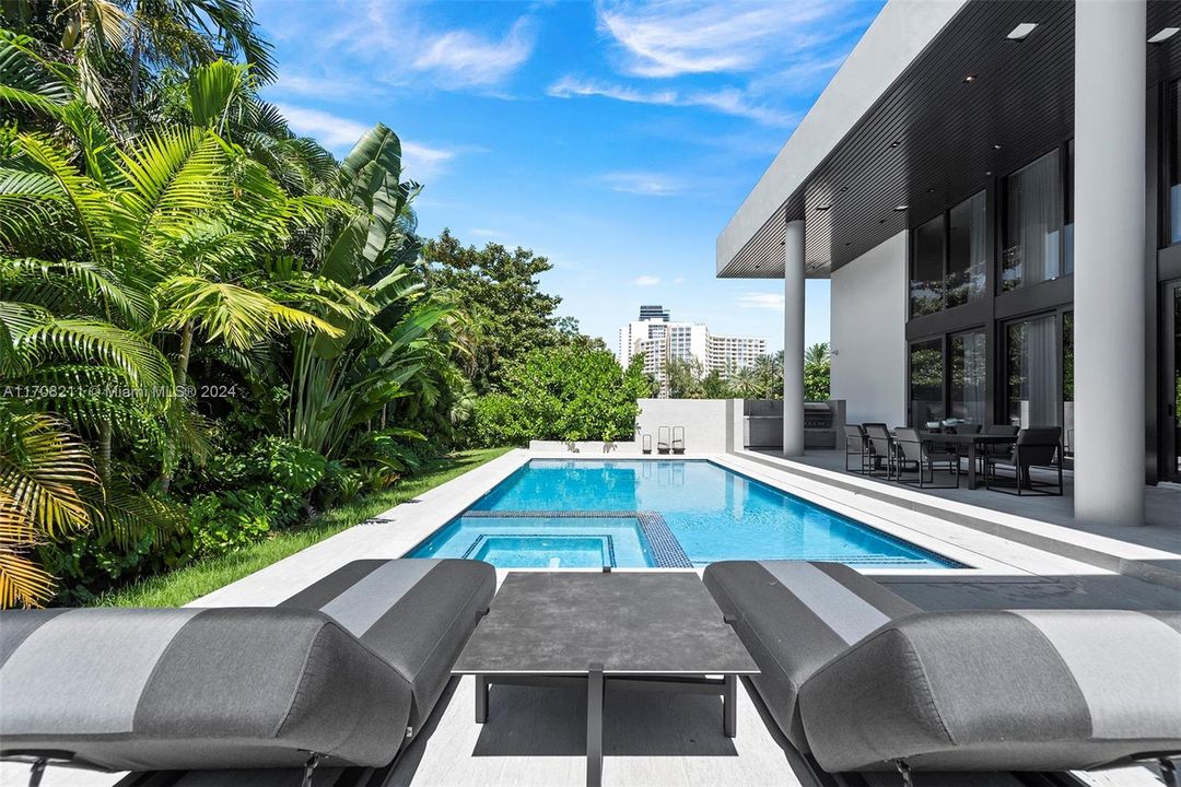 For Sale: $9,975,000 (6 beds, 9 baths, 5457 Square Feet)