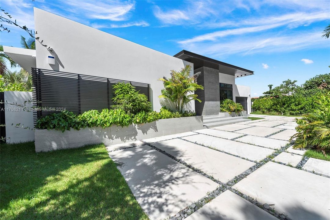 For Sale: $9,975,000 (6 beds, 9 baths, 5457 Square Feet)