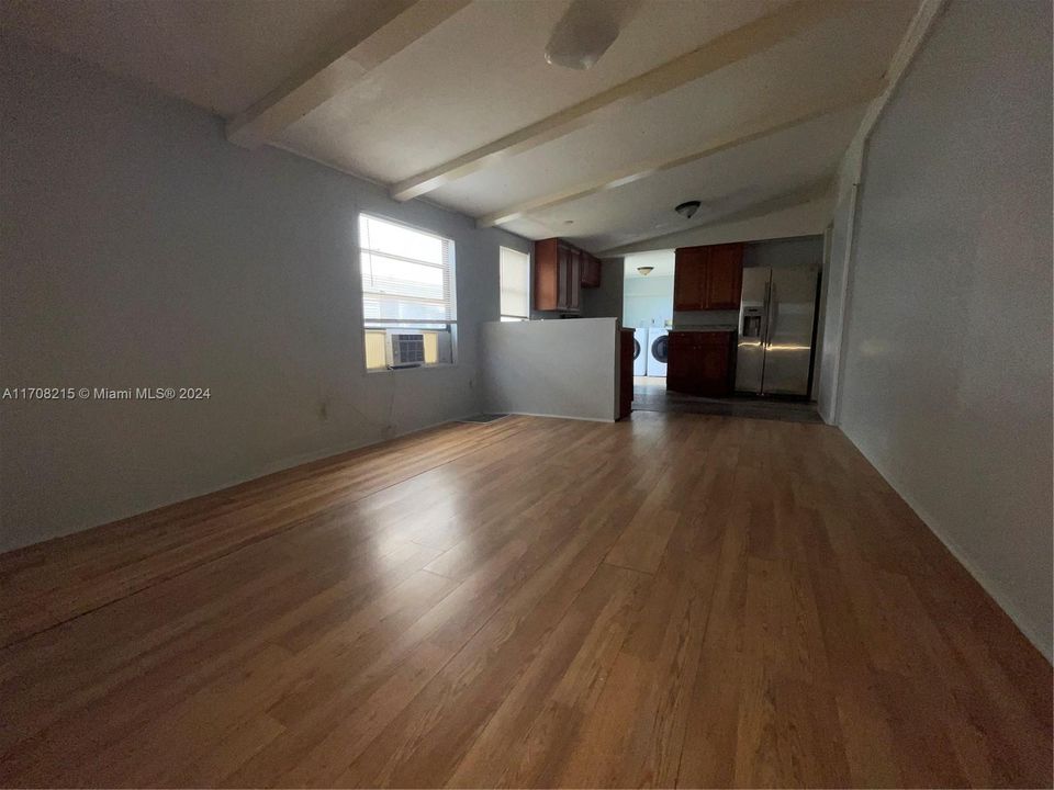 For Rent: $2,295 (4 beds, 2 baths, 1352 Square Feet)